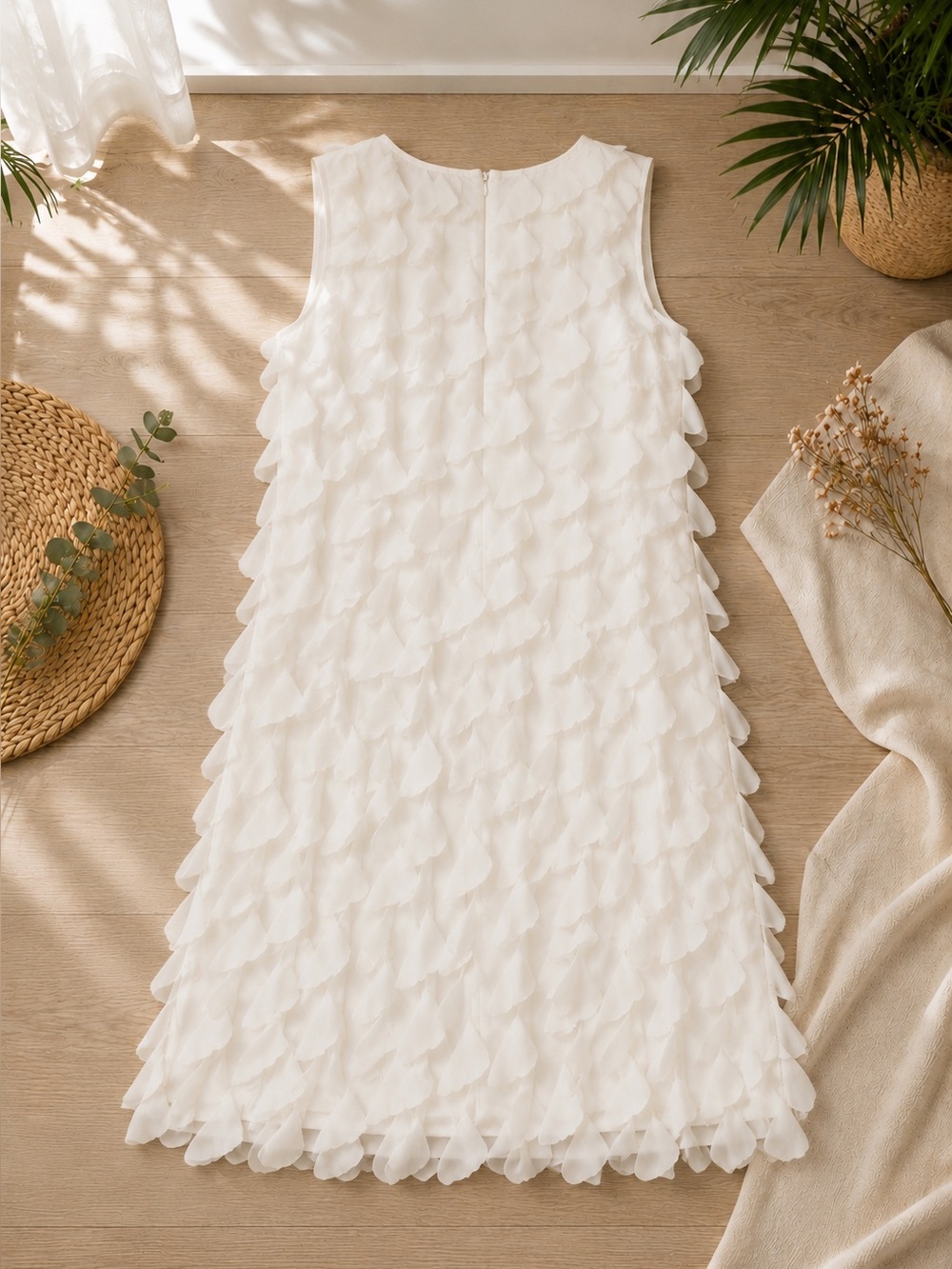 Elegant White Petal-Textured Sleeveless Mini Dress